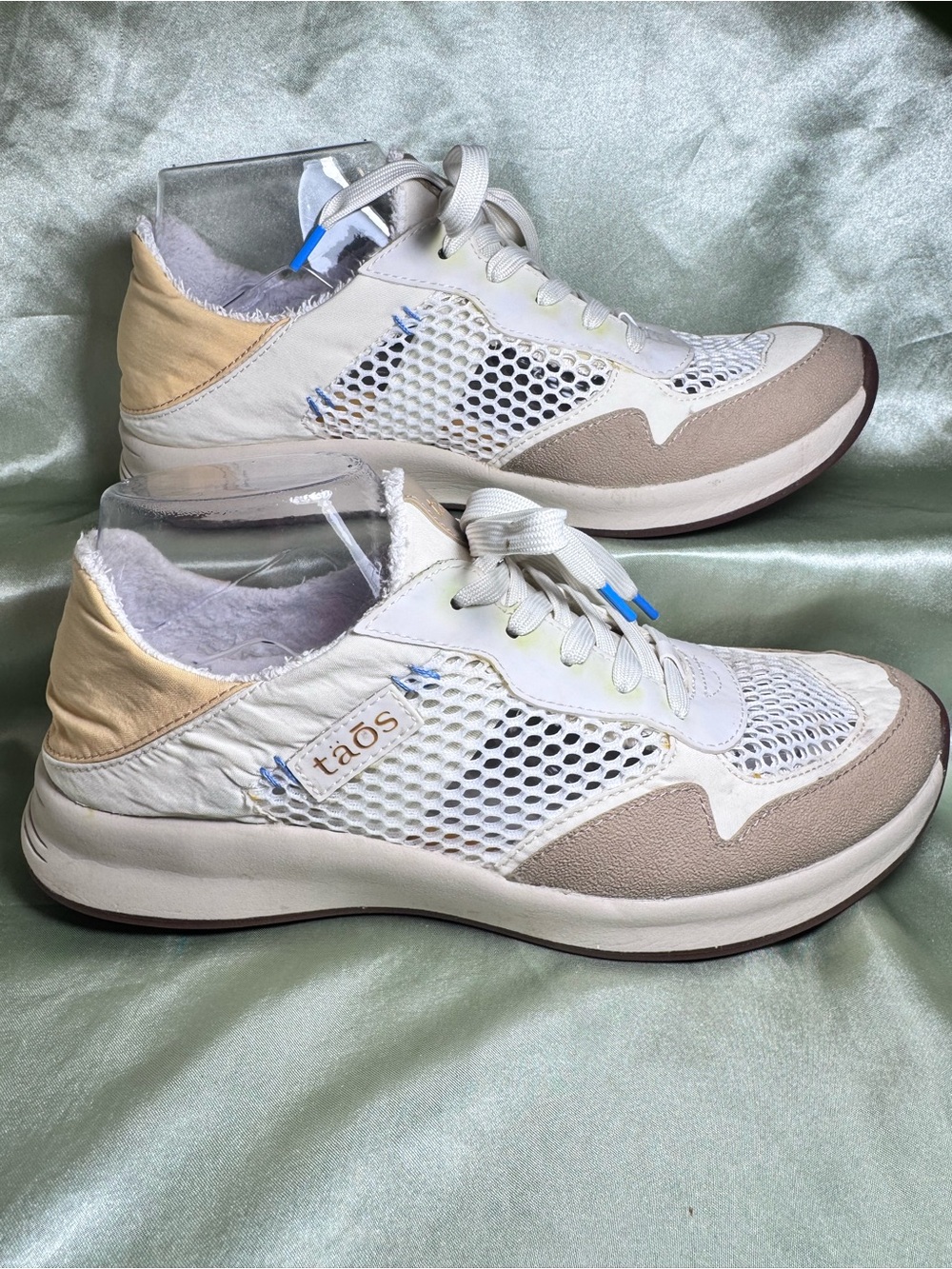 Taos Direction Tan Butter Yellow Mesh Orthotic Sneakers 22211 Women Size 9